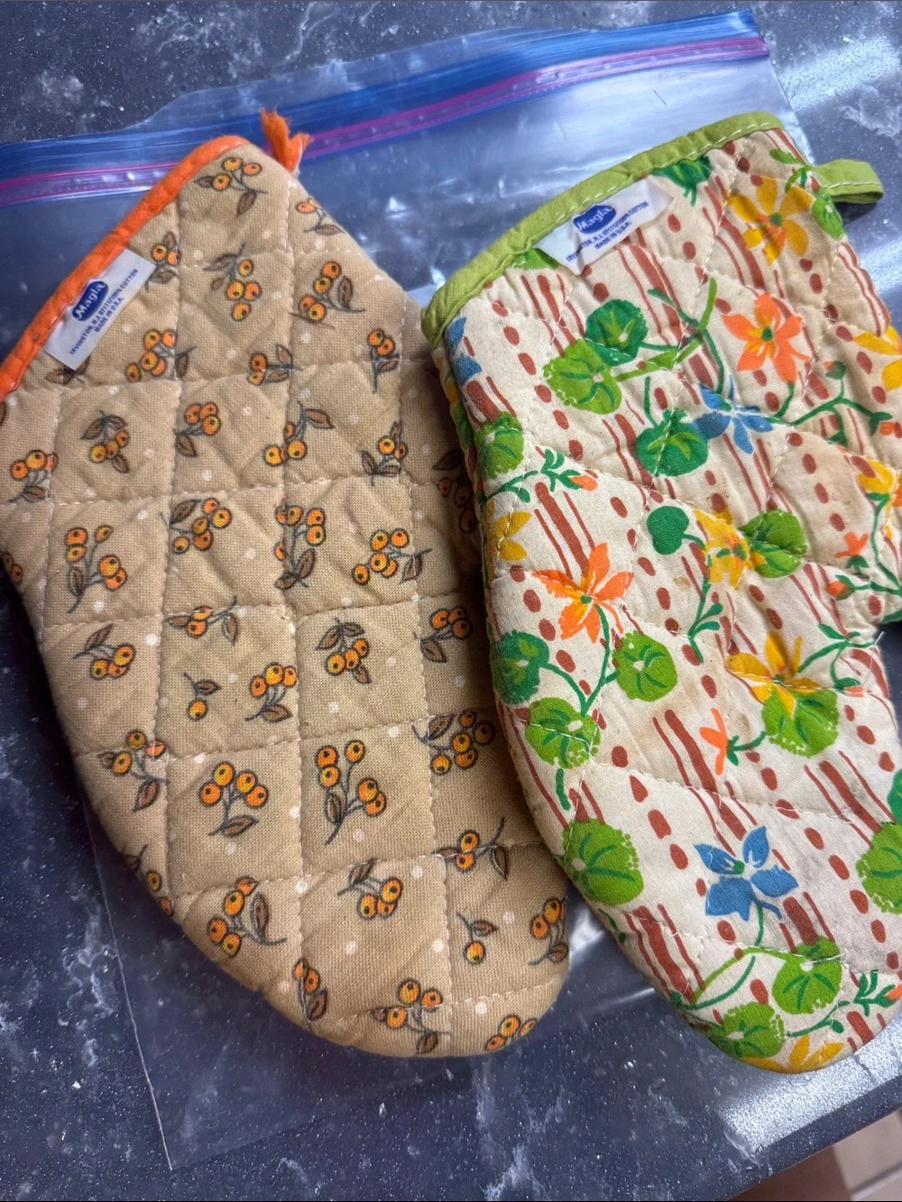 1970’s vintageQuilted Oven Mitts with Floral & Berry Prints - Green, Tan, Orange